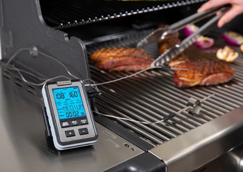 Broil King Digitális hús hőmérő, kábeles, 2 db érzékelővel, háttér világítással