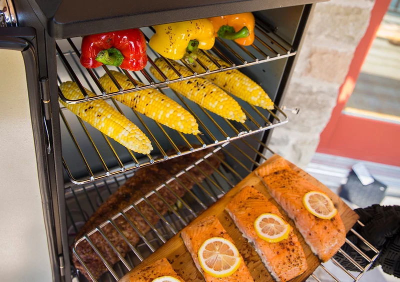 Broil King vertikális faszenes szekrényszmóker