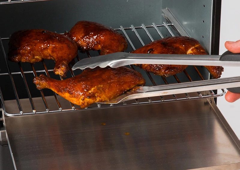 Broil King vertikális faszenes szekrényszmóker