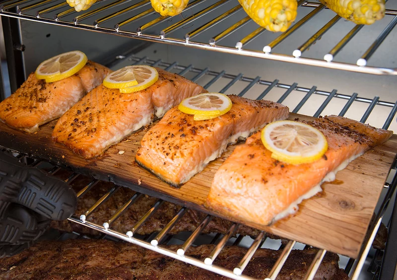 Broil King vertikális gázüzemű szekrényszmóker