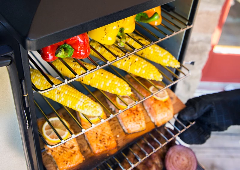 Broil King vertikális gázüzemű szekrényszmóker