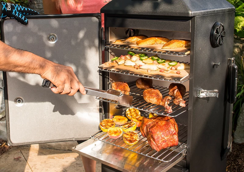 Broil King vertikális gázüzemű szekrényszmóker