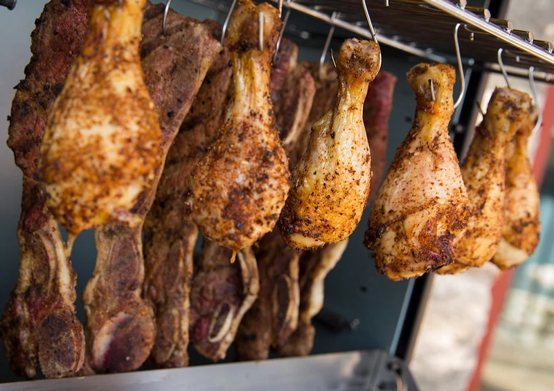 Broil King vertikális gázüzemű szekrényszmóker