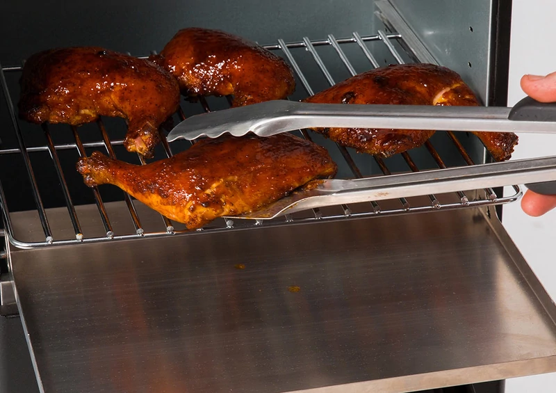 Broil King vertikális gázüzemű szekrényszmóker