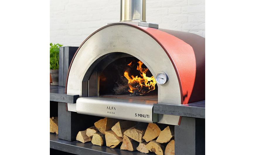 Így készül a pizza az Alfa Forni kemencében